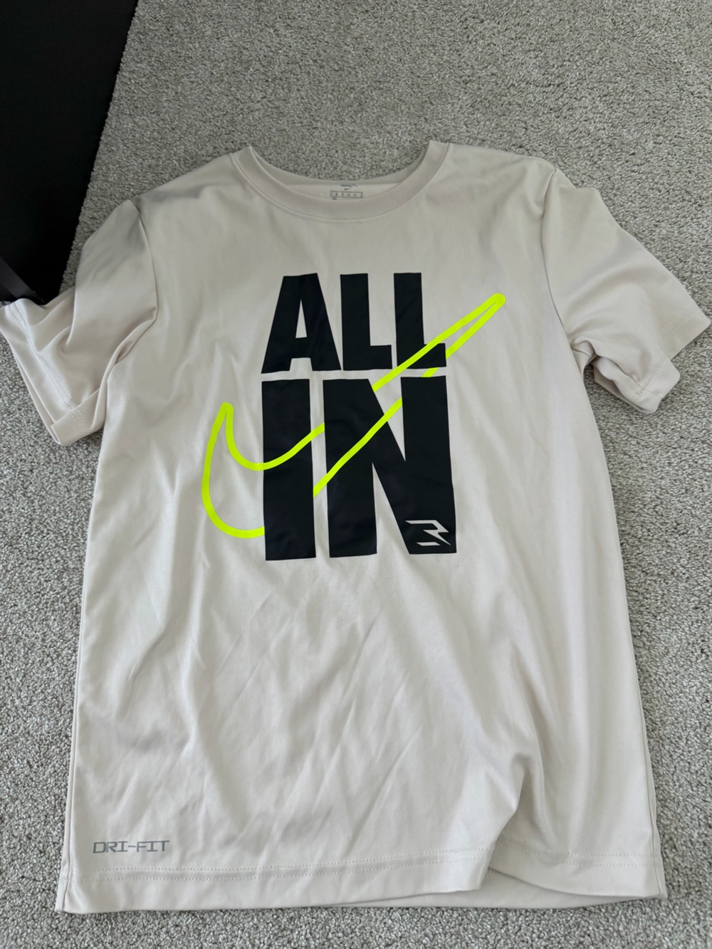 Nike Shirt and Shorts set (3 pieces) - Picture 3 of 6